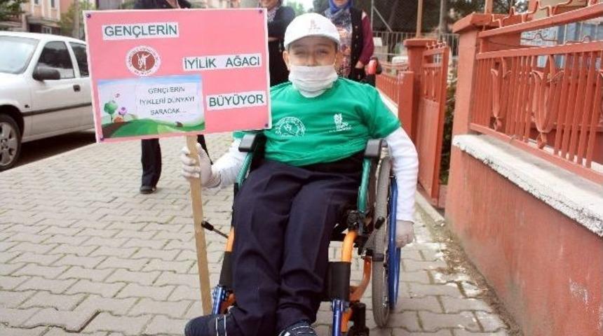 &Ouml;ğrenciler Balıkesir'in Sokaklarını Temizledi