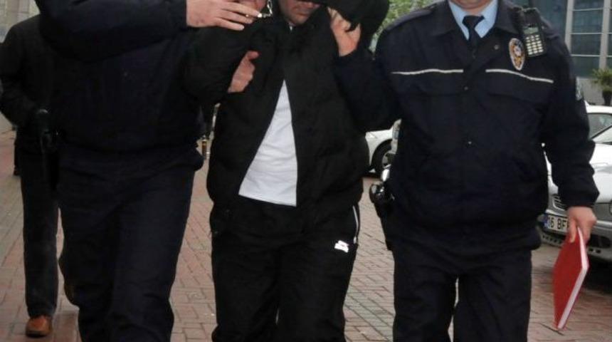 Kendisine Saldıran Adamı Bı&ccedil;akladı