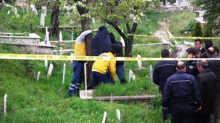 Annesinin Mezarı Başında İntihar Etti