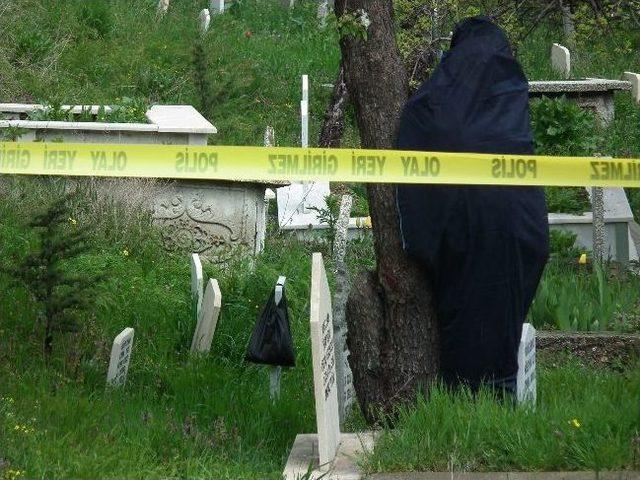 Annesinin Mezarı Başında İntihar Etti 2