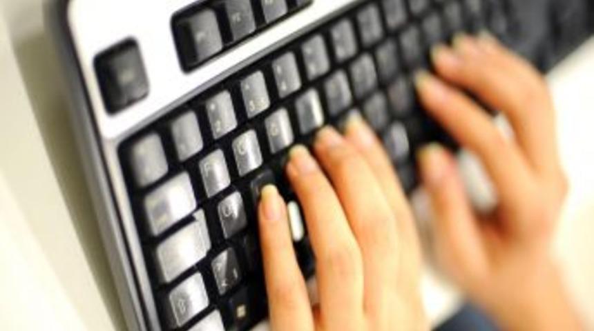 Bakanlık, Zabıt Katiplerinden 3 Dakikada 90 Kelime Istedi