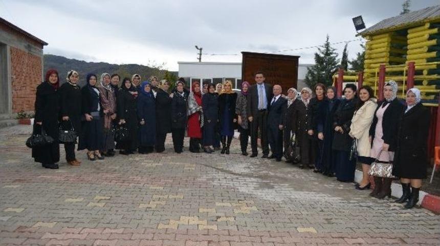 Ak Partili Milletvekili Eşleri İskilip&rsquo;i Gezdi