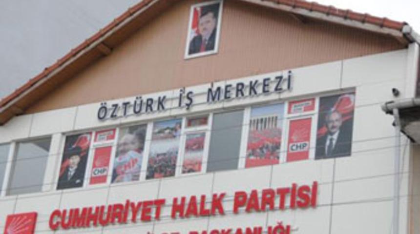 CHP il&ccedil;e teşkilatının binasına Erdoğan posteri