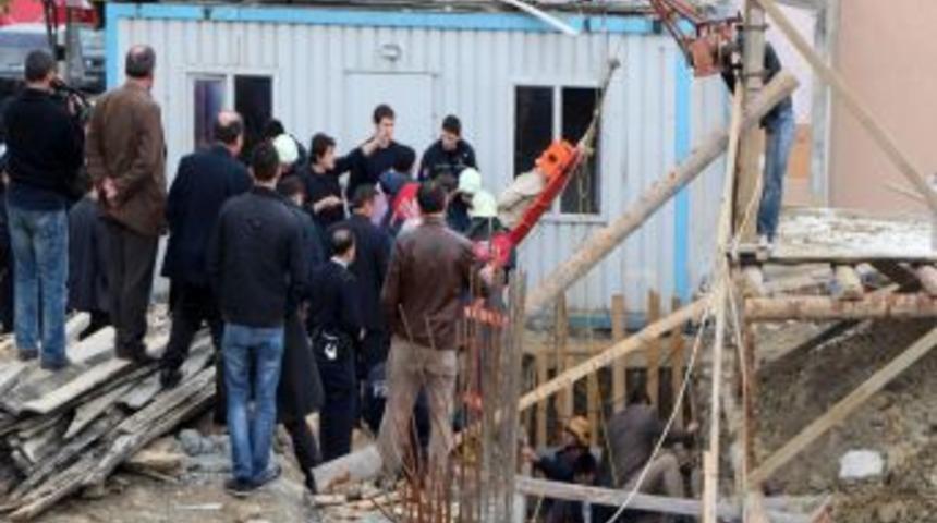 G&ouml;&ccedil;&uuml;k Altında Kalan Iş&ccedil;i, Yaralı Kurtarıldı