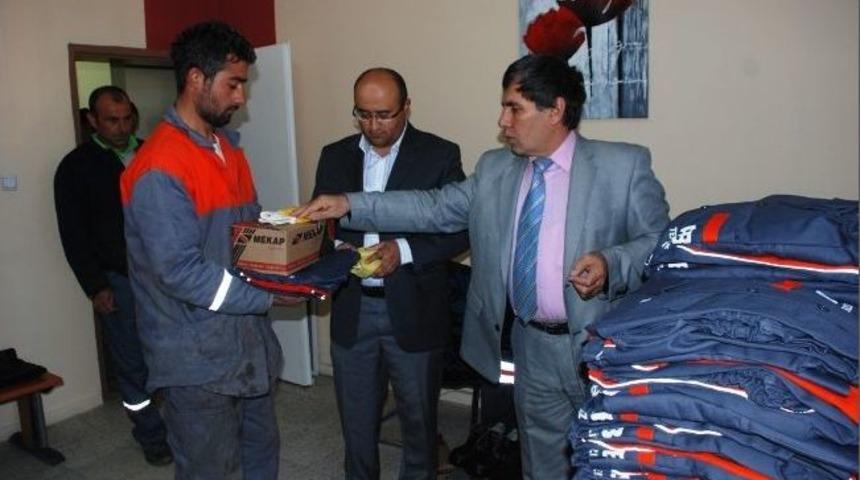 Melikgazi&rsquo;de 320 İş&ccedil;iye Yazlık Elbise Dağıtıldı