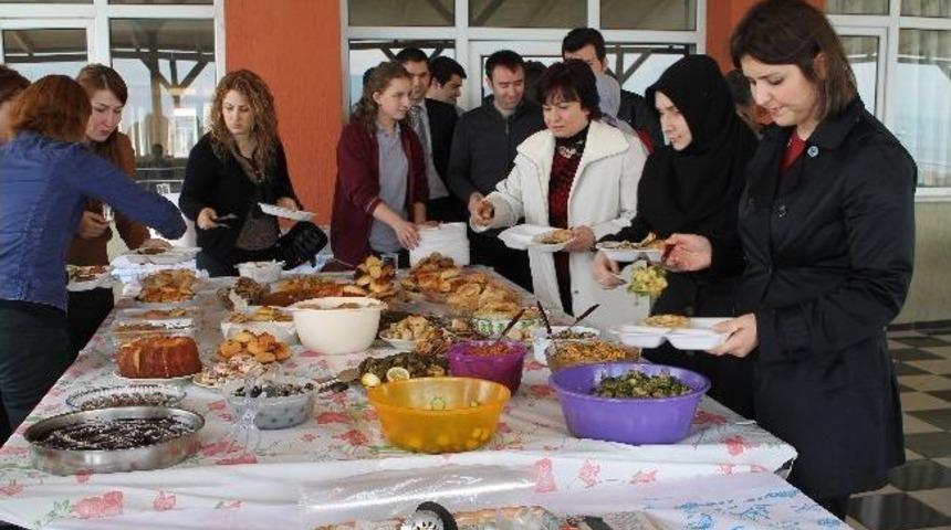 G&ouml;lc&uuml;k Anadolu &Ouml;ğretmen Lisesi &Ouml;ğrencilerinden Vefa &Ouml;rneği