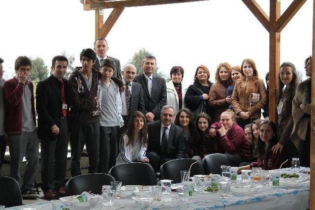 Gölcük Anadolu Öğretmen Lisesi Öğrencilerinden Vefa Örneği