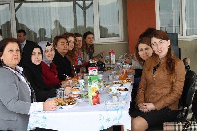 Gölcük Anadolu Öğretmen Lisesi Öğrencilerinden Vefa Örneği