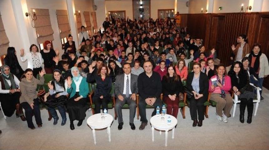 Sunay Akın Altındağlı Gen&ccedil;lerle Buluştu