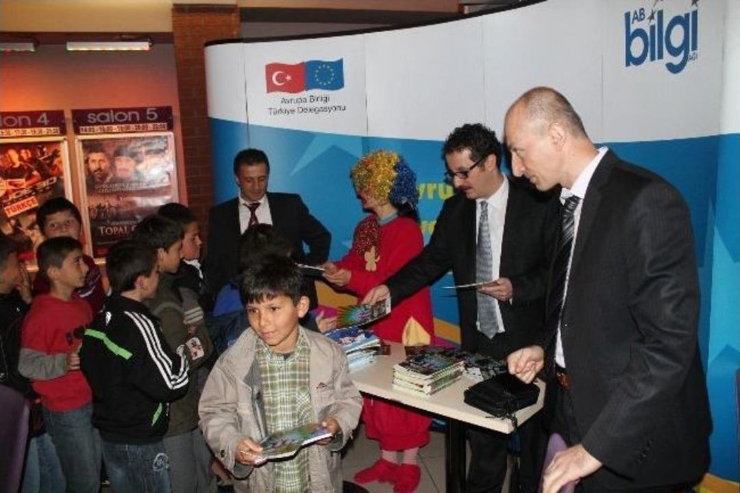 Trabzon Kırsalında Yaşayan &Ouml;ğrenciler İlk Defa Sinema İle Buluştu