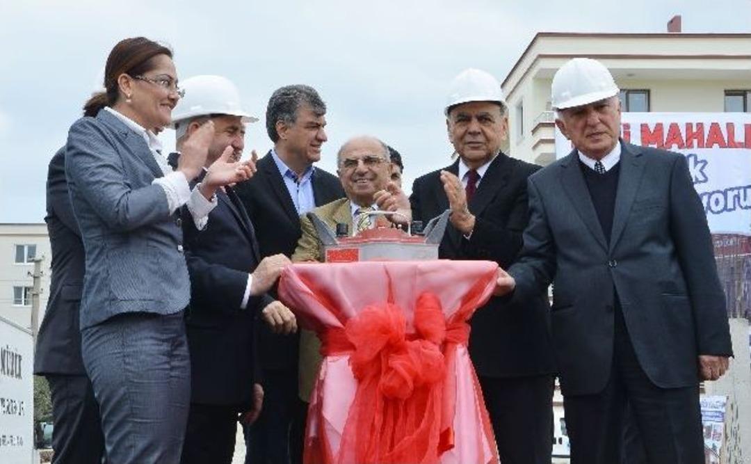 Aliağa'da Yeni Ve Modern D&uuml;ğ&uuml;n Salonunun Temeli Atıldı