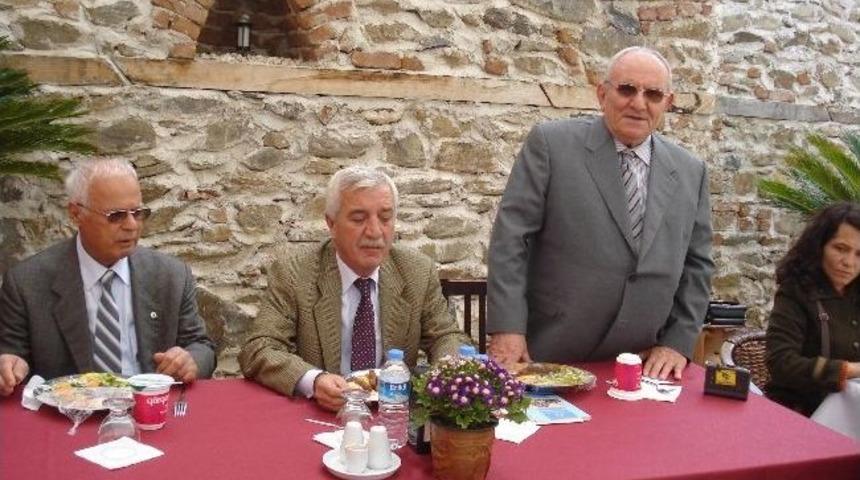 &Ouml;demiş'te K&ouml;y Enstit&uuml;s&uuml; Mezunları Yemekte Buluştu