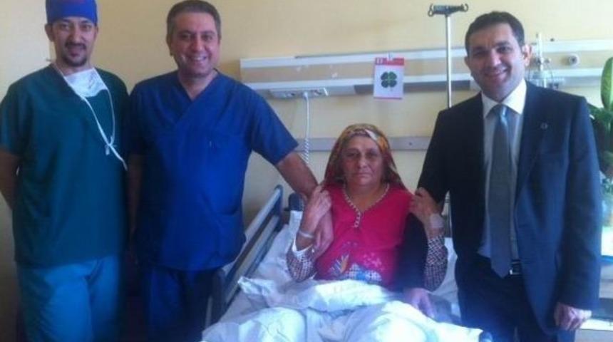 Burnundan Ceviz B&uuml;y&uuml;kl&uuml;ğ&uuml;nde T&uuml;mor &Ccedil;ıkartıldı