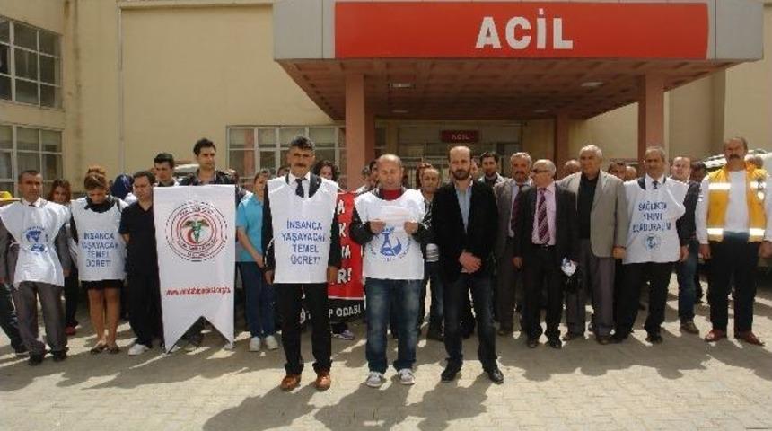 Y&uuml;ksekova&rsquo;daki Sağlık&ccedil;ılardan &lsquo;bu Şiddet Sona Ersin&rsquo; Eylemi