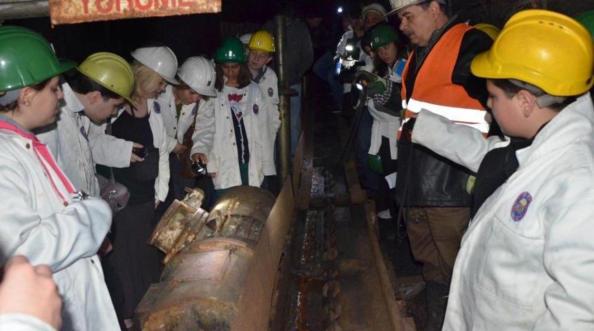 İsve&ccedil;li &Ouml;ğrenciler, Maden Ocağını Gezdi