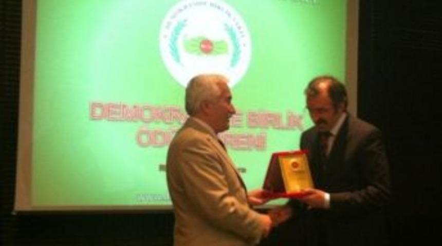 Yavilioğlu&rsquo;na &lsquo;demokrasi Ve Birlik &Ouml;d&uuml;l&uuml;