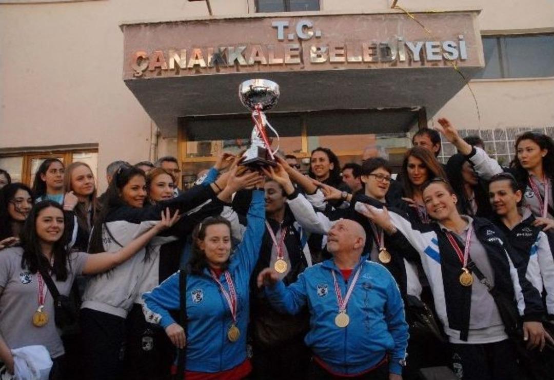 Şampiyona Coşkulu Karşılama