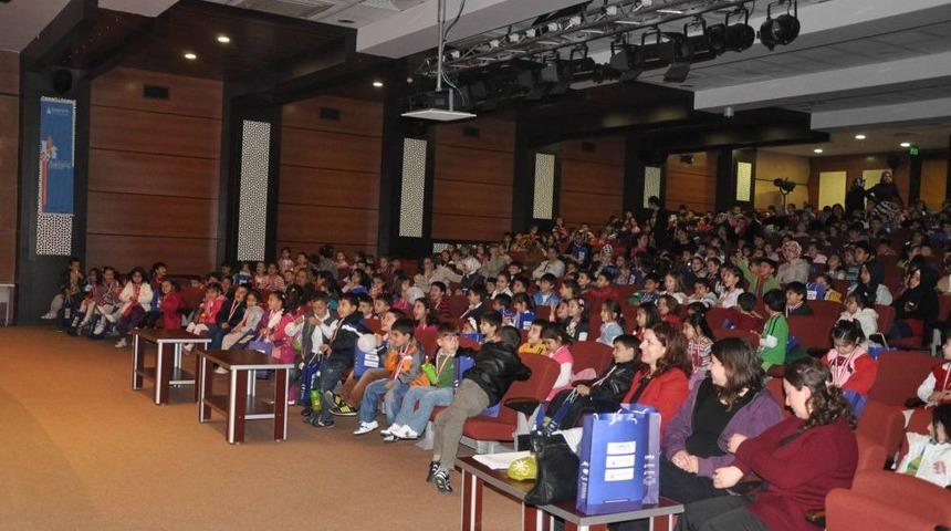 Okul &Ouml;ncesi &Ccedil;ocukları H&uuml;nerlerini Sergiledi