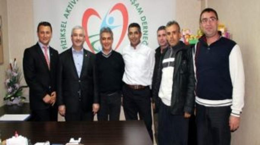 Murtaza Yetiş&rsquo;ten Fiziksel Aktivite Ve Sağlıklı Yaşam Derneğine Ziyaret