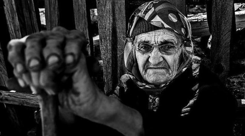 Mak&uuml; Foto&rsquo;dan Yaşlılık Fotoğrafları