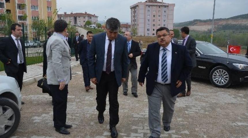 Vali Ve Belediye Başkanı Toki Evlerinde İncelemelerde Bulundu