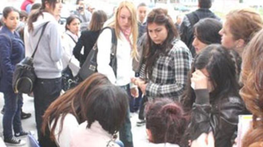 Liseli kız, kalp krizinden &ouml;ld&uuml;