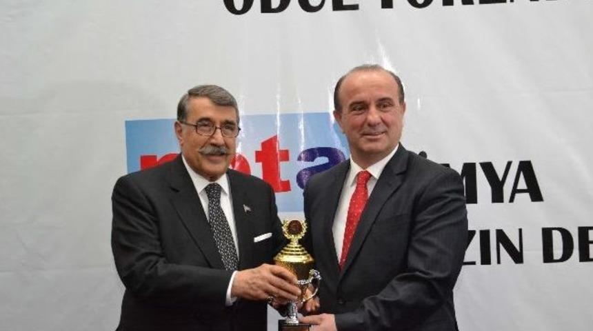 Engin Uzuner, &Ouml;d&uuml;l&uuml;n&uuml; Aldı