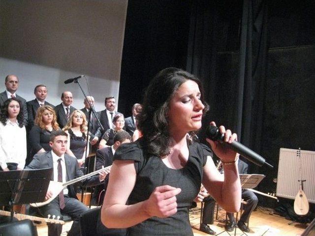 Türk Halk Müziği Konserine Yoğun İlgi