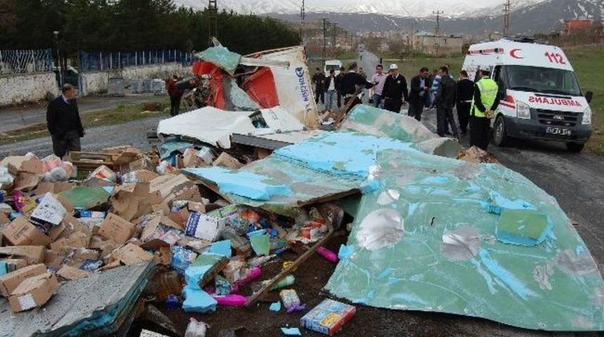 Tatvan&rsquo;da Trafik Kazası; 2 Yaralı