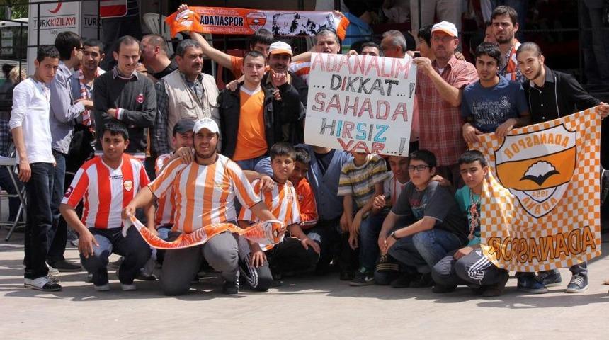 Adanaspor Taraftlarları Hakem Kararlarını Protesto Etti