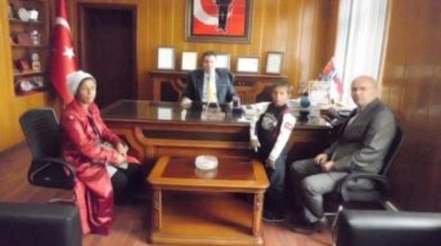 Karasu&rsquo;da &Ccedil;ocuklar &Uuml;ş&uuml;mesin Projesinde Temin Edilen Malzemeler Dağıtıldı