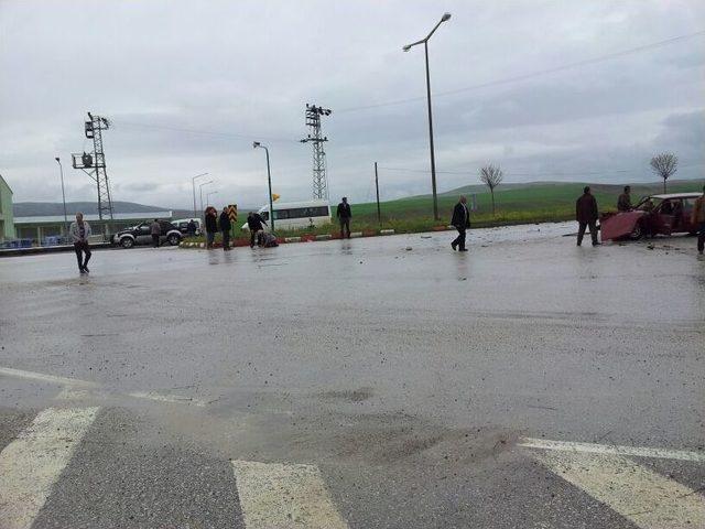 Çiçekdağı’nda Trafik Kazası: 4 Yaralı