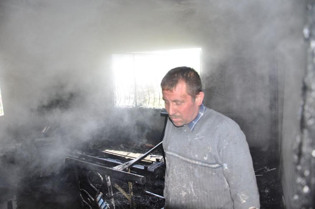 Evlerinin Yanmasını G&ouml;zyaşları I&ccedil;inde Izlediler