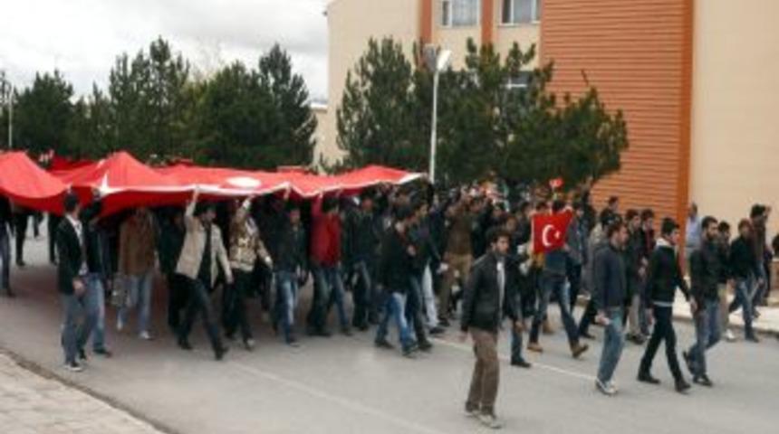 Sivas&rsquo;ta &Uuml;lk&uuml;c&uuml; &Ouml;ğrencilerden Protesto Y&uuml;r&uuml;y&uuml;ş&uuml;