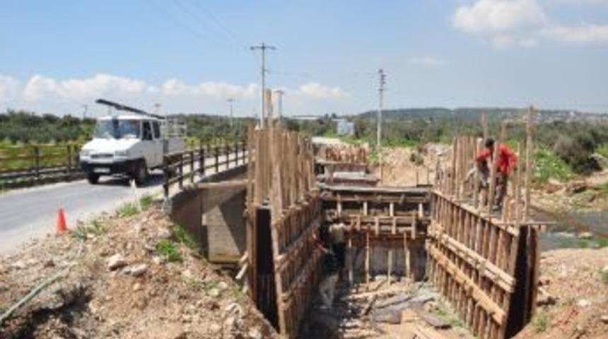 Karakuyu&rsquo;da K&ouml;pr&uuml; &Ccedil;alışmaları Devam Ediyor
