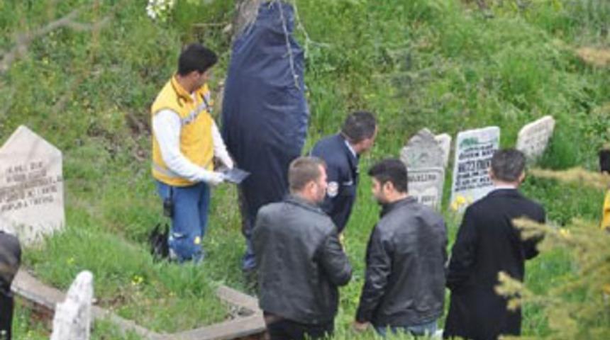 Annesinin mezarı başında intihar etti