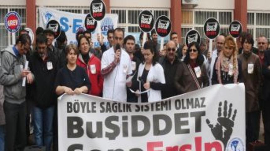 Sağlık &Ccedil;alışanları, Dr. Ersin Arslan'ın &Ouml;l&uuml;m Yıld&ouml;n&uuml;m&uuml;nde Grev Yaptı