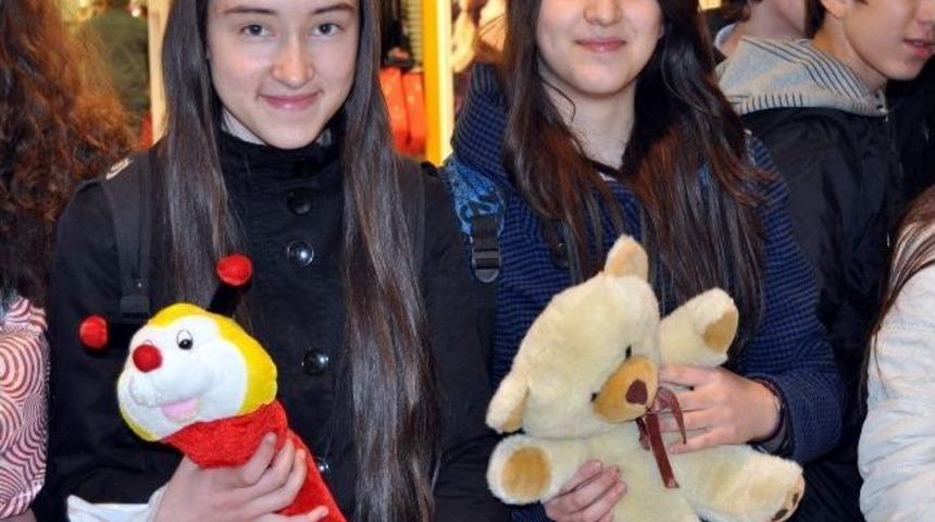 &Ccedil;ocukluk Oyuncakları Muhta&ccedil; &Ouml;ğrencilere