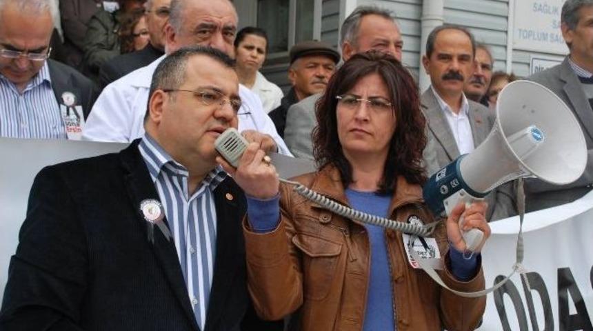 Salihli&rsquo;de Sağlık &Ccedil;alışanları İş Bıraktı