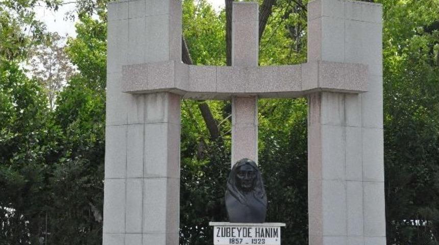 Z&uuml;beyde Hanım Anıtında Ha&ccedil; İşareti İddiası