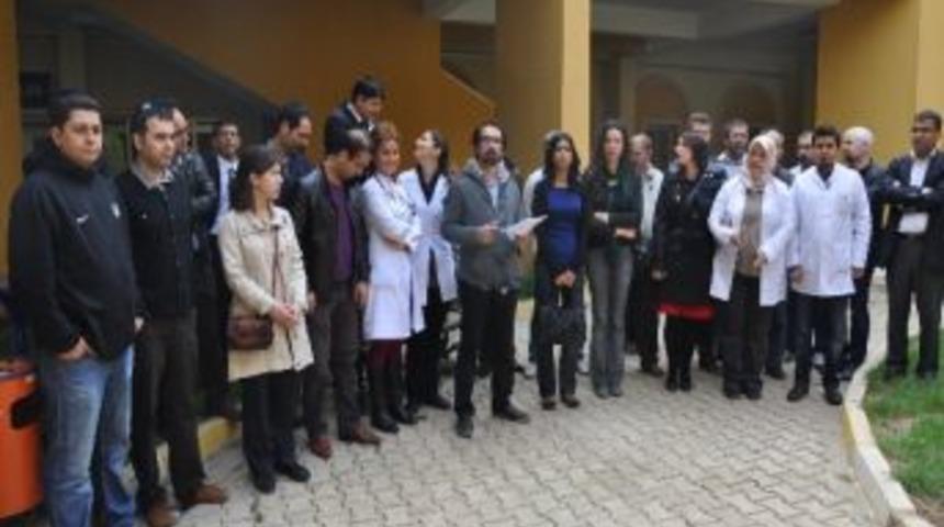 Sağlık &Ccedil;alışanlarına Şiddet, Basın A&ccedil;ıklamasıyla Kınandı