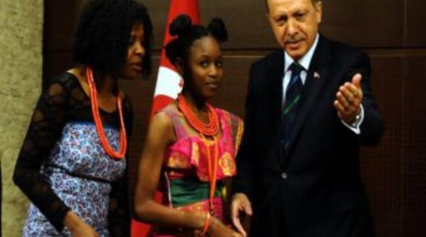 Erdoğan'dan D&uuml;nya &Ccedil;ocuklarına Kardeşlik Vurgusu: Hepimiz Adem Ve Havva'danız