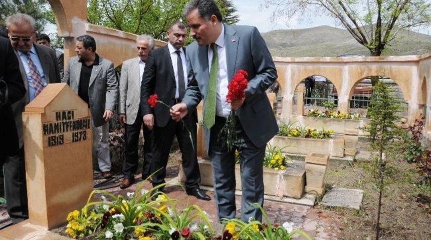 Hamido Mezarı Başında Anıldı