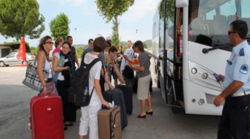 Turist Taşıyan Otob&uuml;s Kazalarının &Ouml;n&uuml;ne Denetimle Ge&ccedil;ilecek