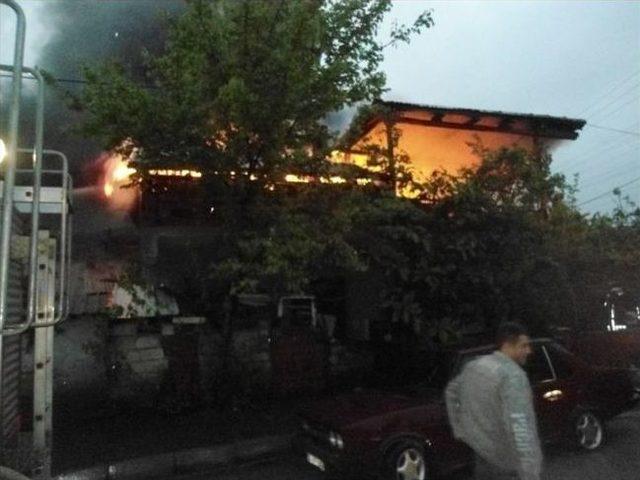 Yangın G&uuml;&ccedil;l&uuml;kle S&ouml;nd&uuml;r&uuml;ld&uuml; 1