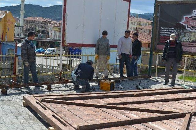 İskilip&rsquo;te &Uuml;retilen Dev Kapı G&ouml;r&uuml;c&uuml;ye &Ccedil;ıktı 1