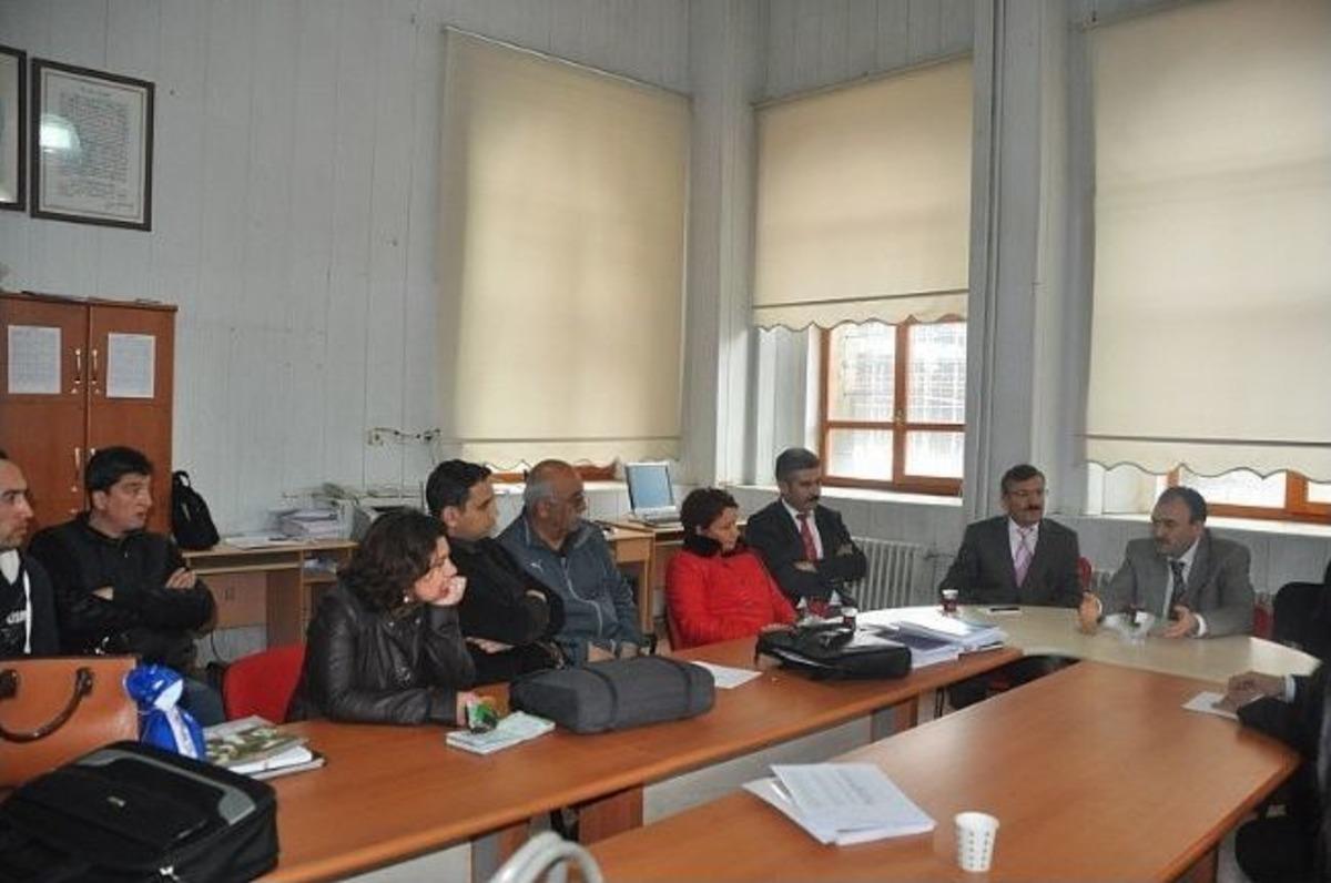 İl Milli Eğitim M&uuml;d&uuml;r&uuml; Yılmaz Kayseri Anadolu Lisesi&rsquo;ni Ziyaret Etti