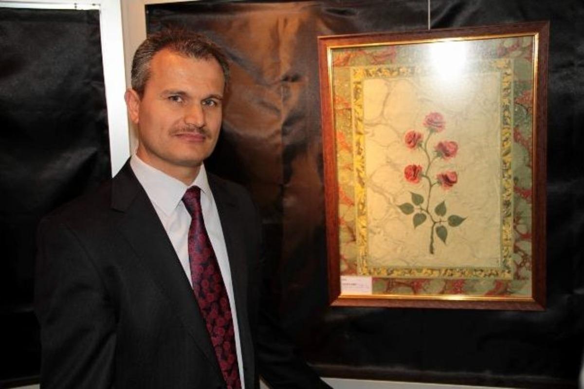 &ldquo;suda A&ccedil;an G&uuml;ller&rdquo; Ebru Sanat Sergisi