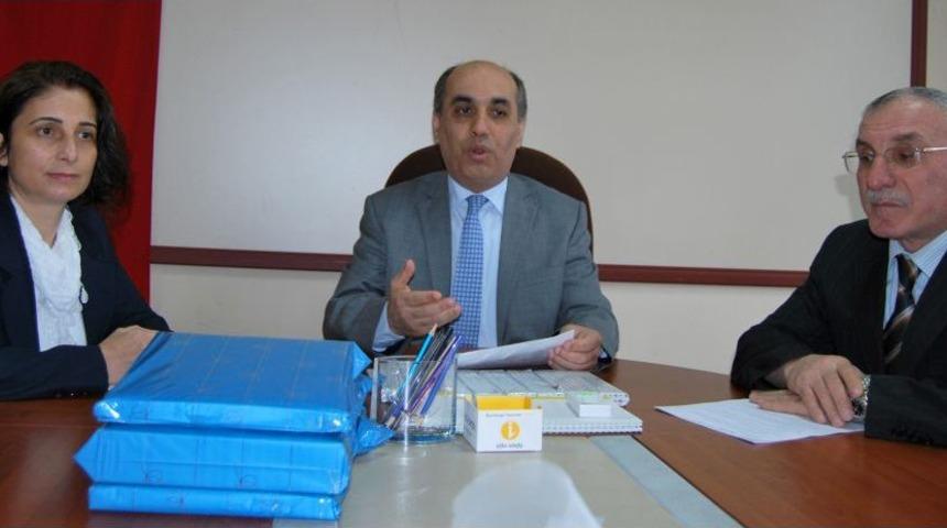 Kaymakam Aktaş, Robot Yarışmasında Birinci Olan &Ouml;ğrencileri &Ouml;d&uuml;llendirdi