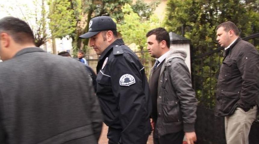 Akyazı&rsquo;da Ş&uuml;pheli &Ccedil;anta Paniği